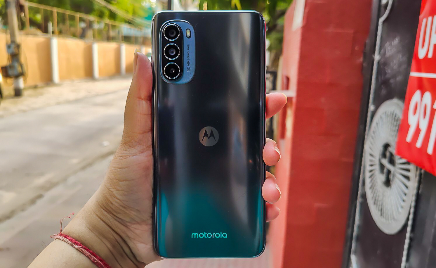 Moto G52 Review With Pros And Cons - Smartprix