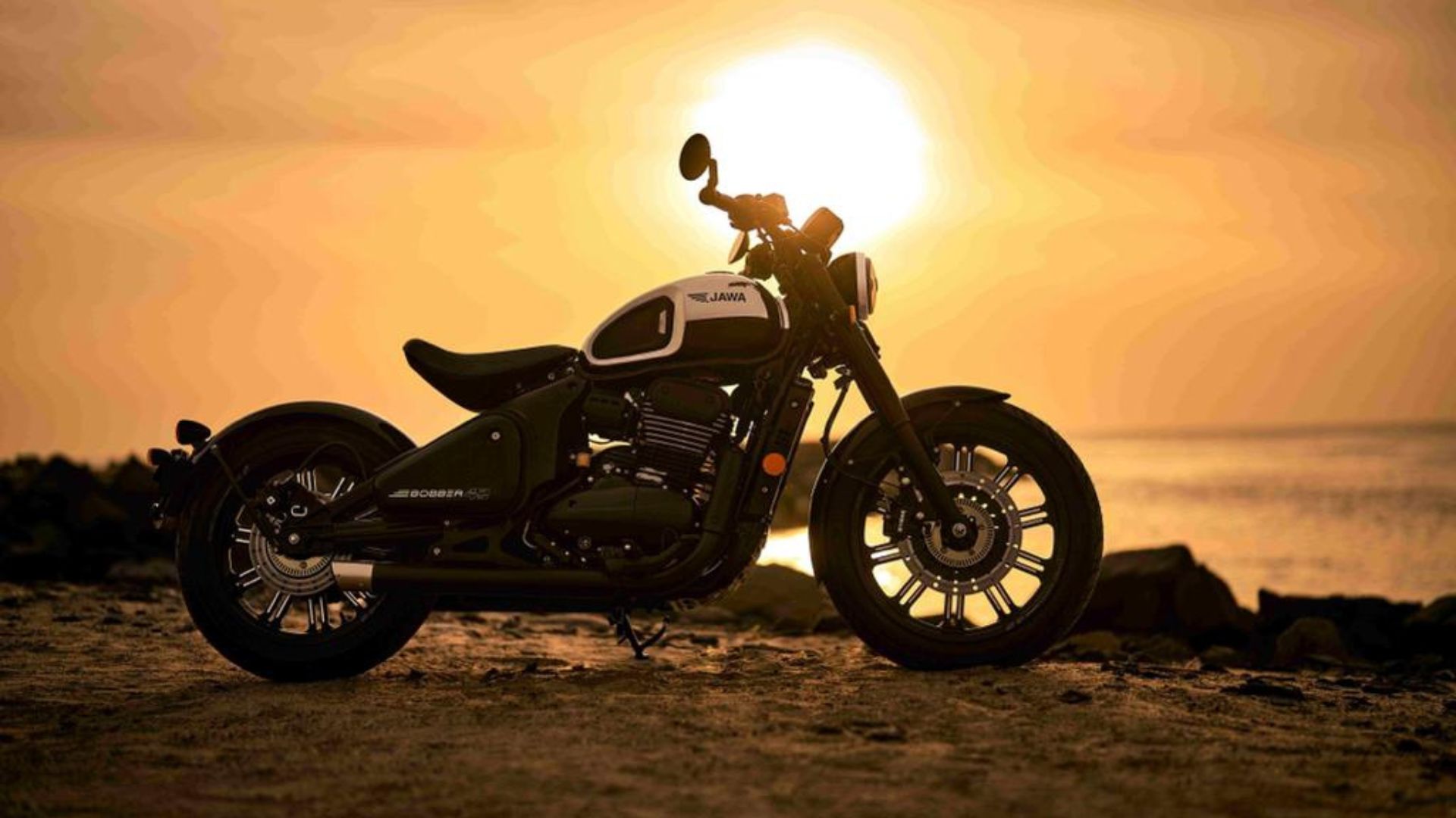 Jawa Unveils Factory Chrome Elegance with the 42 Bobber Black Mirror, Priced at Rs. 2.25 Lakh