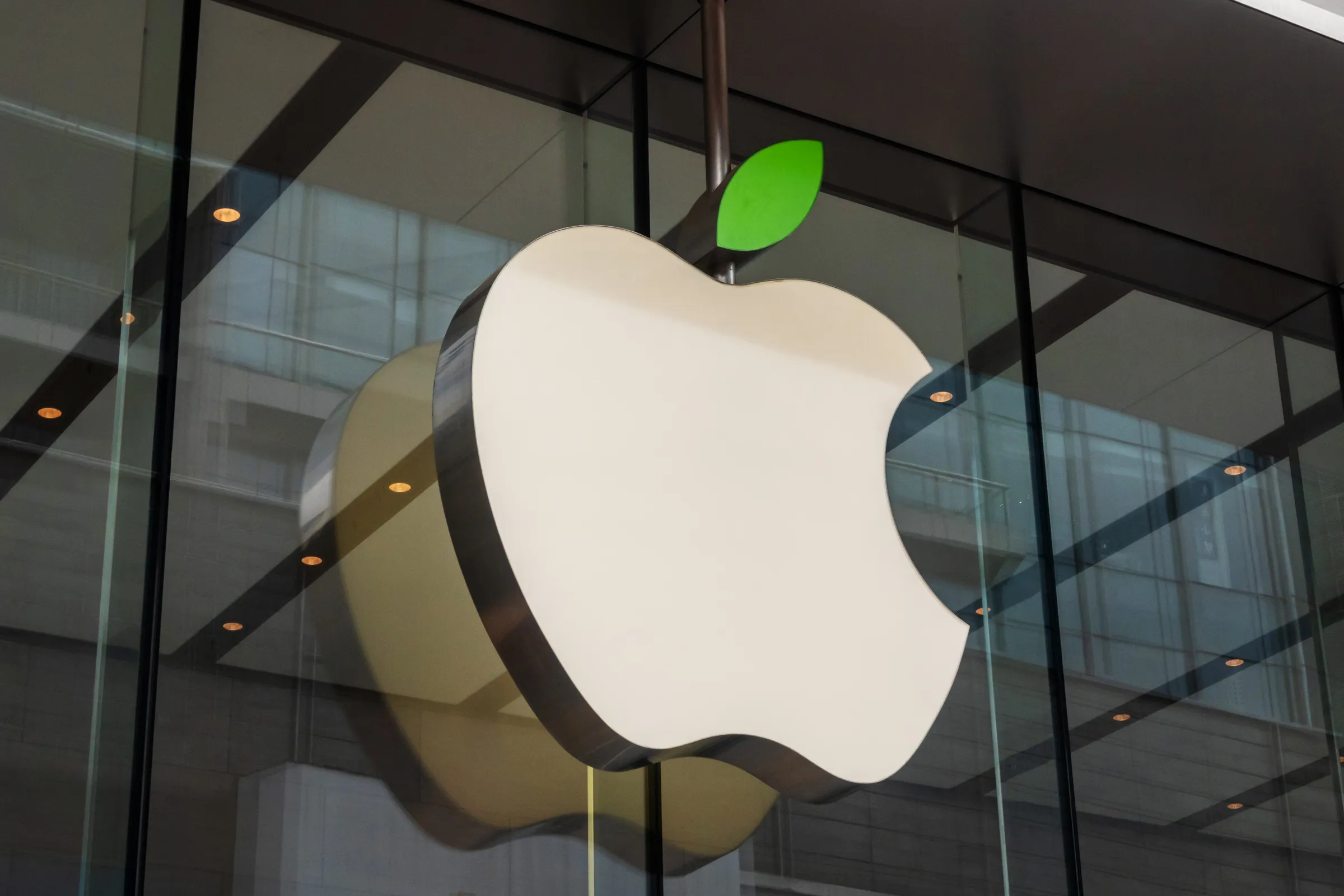 Apple To Join Forces With Titan Company And Murugappa Group For Making iPhone Camera Modules